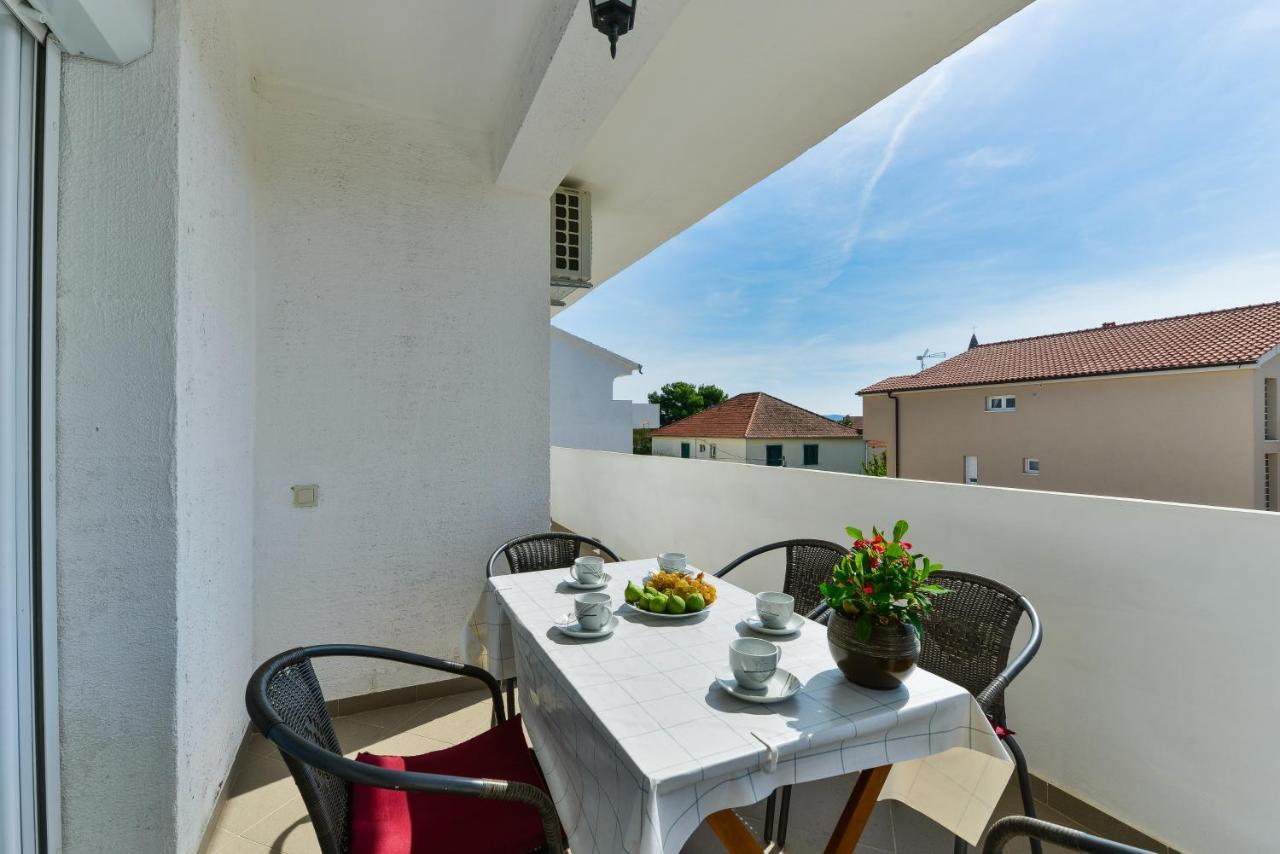 Apartments Citrus Turanj Exterior photo