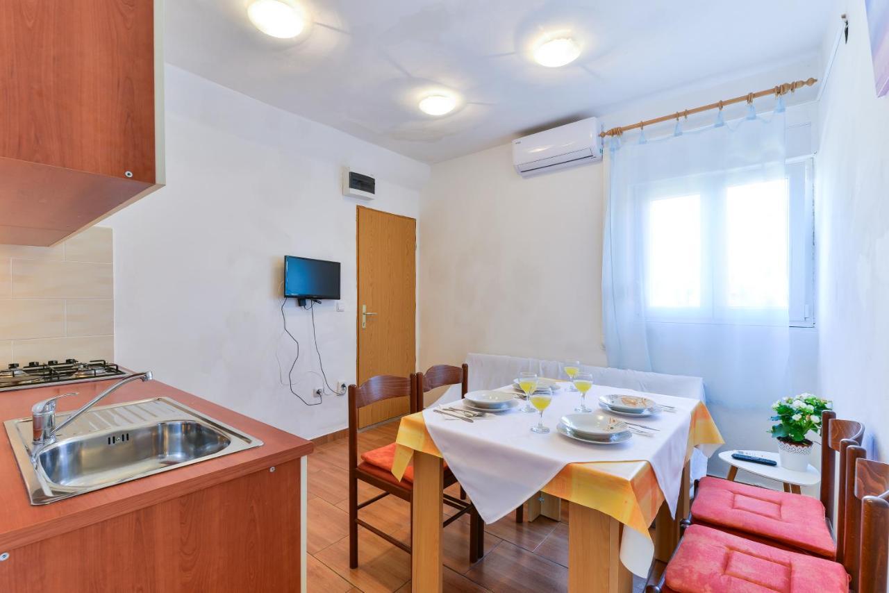 Apartments Citrus Turanj Exterior photo